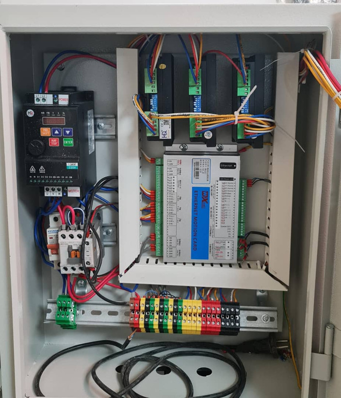 دستگاهسی ان سی ، cnc, (حکاکی عقیق،ساخت قالب طلا سازی نقره سازی، مدارpcbو قطعه سازی آلومینیوم ،ساخت محصولات چوبی عینک چوبی و...)